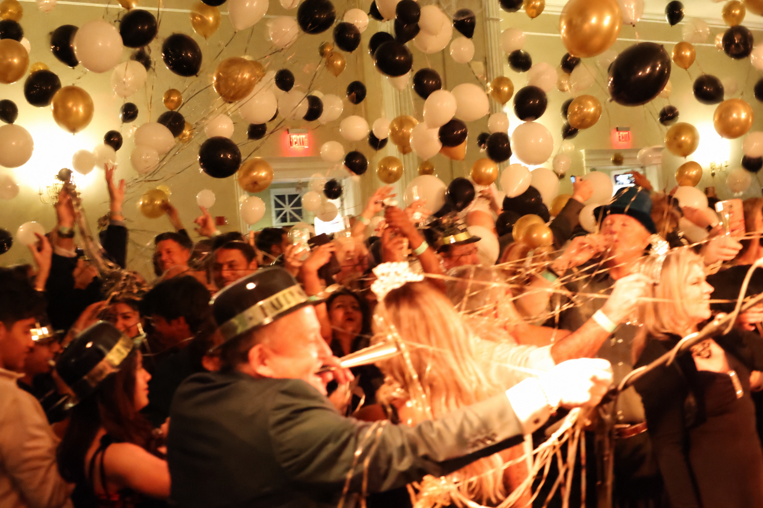 Edited-Festive-golden-balloon-drop